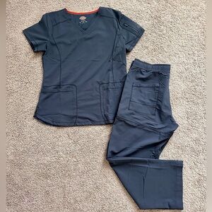 Dickies Dynamix Women's Pewter V-Neck Scrub Top Set Size M Cargo Pants MP Petite
